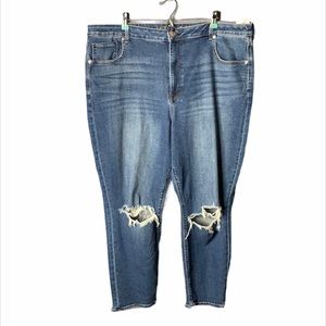 NWOT American Eagle  Mom Jeans Distressed